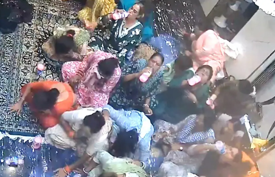 इंदौर : कुकर्म और ब्लैकमेलिंग से तंग आकर 24 किन्नरों ने पिया फिनाइल, 4 पर FIR