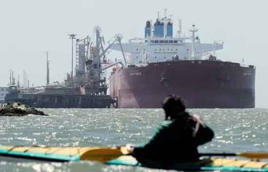 अमेरिका-ईरान जंग में ये छोटा देश उठा रहा फायदा...होर्मुज बंद होने पर प्रति टैंकर ₹37Cr की कर रहा कमाई