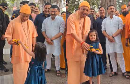 CM योगी को बच्ची ने गिफ्ट में दिया 'खिलौना बुलडोजर, वीडियो वायरल