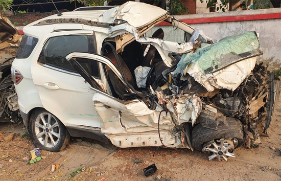 यूपी : गोंडा में कार और पिकअप की जोरदार भिड़ंत, दो की मौत