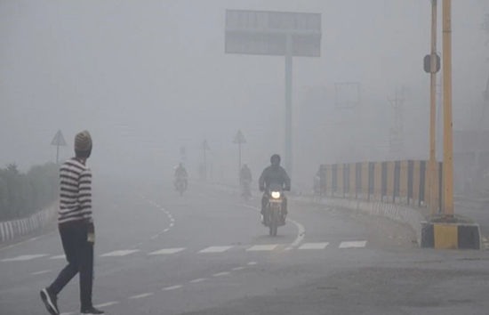 यूपी : यूपी में बारिश के आसार नहीं, दिल्ली में छाई धुंध, इन राज्यों में आज भी बारिश के आसार 