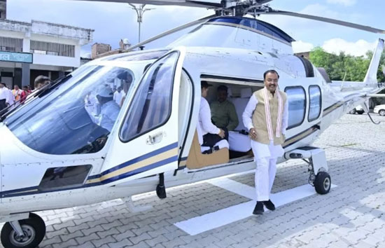 लखनऊ एयरपोर्ट पर डिप्टी सीएम केशव प्रसाद मौर्य के हेलीकॉप्टर इमरजेंसी लैंडिंग, केबिन में भरा धुआं