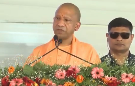 प्रयागराज में सीएम योगी का बड़ा फैसला: अधिवक्ताओं को ₹5 लाख का कैशलेस इलाज और विधि अधिकारियों को मिलेंगे टैबलेट