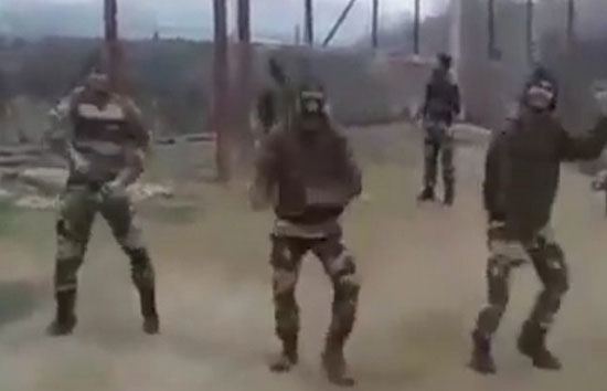 भारत-पाक बॉर्डर पर सैनिकों ने किया भांगड़ा डांस, वीरेंद्र सहवाग ने शेयर किया वीडियो 