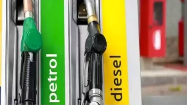 Crude Oil सस्ता होते ही नायरा एनर्जी का तोहफा, पेट्रोल 5 रुपये सस्ता, सरकारी कंपनियां चुप