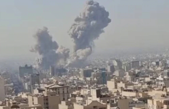 अमेरिका और इजरायल की ईरान को चेतावनी...अभी सिर्फ कबाड़ मिसाइलें दागी हैं, करेंगे असली हथियार का इस्तेमाल