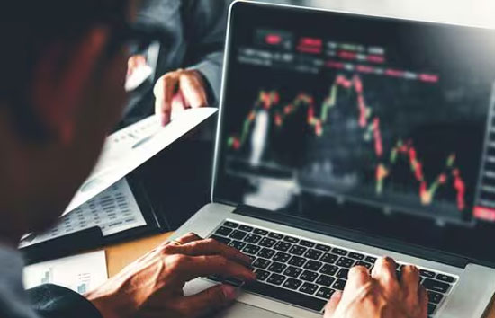 फिर शुरू हुई अमेरिका और ईरान के बीच जंग, कच्चा तेल महंगा, शेयर बाजार में उथल-पुथल