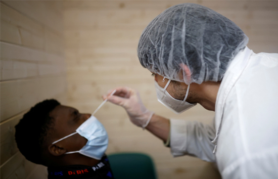 Coronavirus in India : देश में कोरोना के तेजी से बढ़ रहे मामले, एक्टिव केस 5300 के पार, दिल्ली में 500 के पार मामले