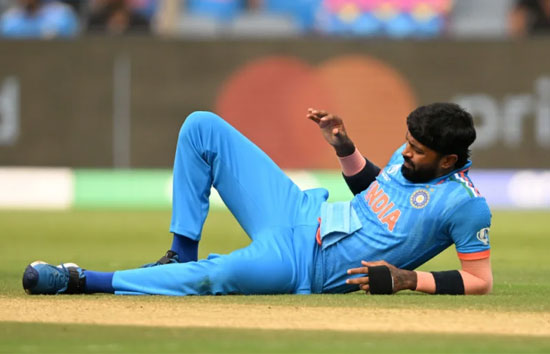 वर्ल्ड कप के बीच में टीम इंडिया को तगड़ा झटका, चोटिल हार्दिक पांड्या बाकी बचे मैचों से हुए बाहर, प्रस‍िद्ध कृष्णा को मिला मौका 