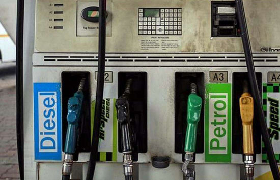 कच्चा तेल की कीमतों में उछाल जारी, देश में आज बदल पेट्रोल-डीजल के दाम 