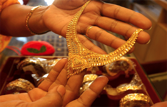 Gold Price : सोना 60, 000 के पार, चांदी भी चमकी, 70 हजार प्रति किलो के पर