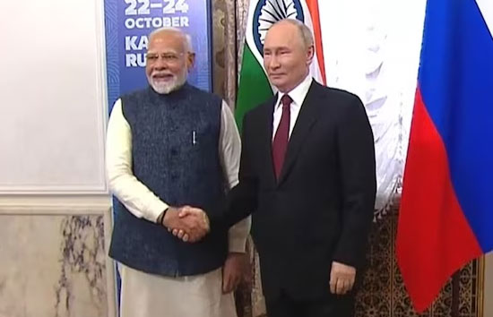 पीएम मोदी ने की पुतिन से मुलाकात, जाने किस बात ठहाके लगाकर हंस पड़े