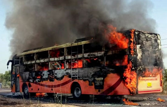 जैसलमेर में बस में लगी भीषण आग, 20 लोगों की मौत, कई झुलसे