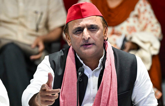 संभल हिंसा : सपा सांसद पर FIR पर अखिलेश ने उठाए सवाल, कहा-वो बेंगलुरु में थे, पुलिस बोली- जगह से फर्क नहीं पड़ता
