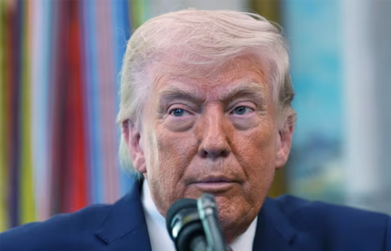 डोनाल्ड ट्रंप का बड़ा फैसला,  ईरान को हथियार देने वाले देशों पर लगेगा 50% टैरिफ