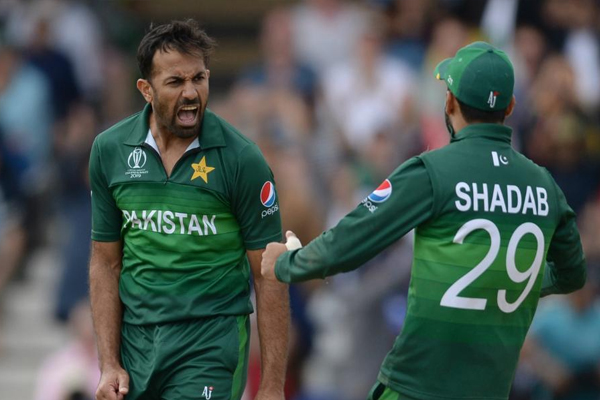 विश्व कप : पाकिस्तान ने इंग्लैंड को 14 रन से हराया