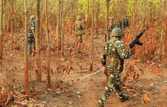 महाराष्‍ट्र : गढ़चिरौली में पुलिस के साथ मुठभेड़ में 12 नक्सली ढेर, 3 AK-47 और 7 ऑटोमैटिक राइफल जब्‍त