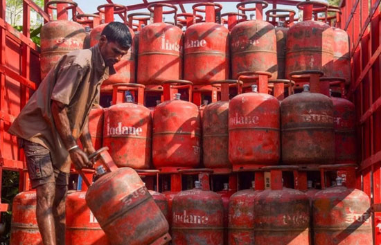 भारत में LPG गैस सिलेंडर सप्लाई पर मंडराया नया खतरा, अमेरिका ने  प्रोजेक्ट फ्रीडम पर दबाया पॉज बटन