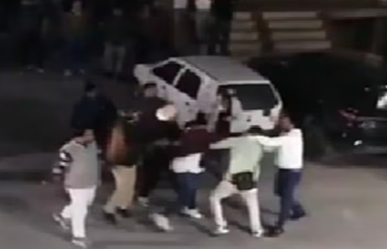 यूपी : बिजनौर में एक पत्नी के लिए भिड़ गए दो पति, एक दूसरे को लात घूसों से पीटा 