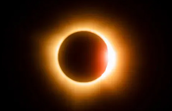 Surya Grahan 2026 : आज लगेगा साल का पहला सूर्य ग्रहण, जानें कितने बजे से रहेगा सूतक काल 