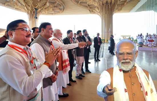 पीएम मोदी ने गुवाहाटी एयरपोर्ट पर नई टर्मिनल बिल्डिंग का किया उद्घाटन