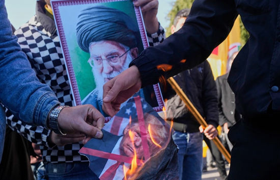 क्या प्रदर्शनकारियों को 'सजा-ए-मौत' नहीं देगा ईरान...खामेनेई शासन के इस फैसले से फंस गए ट्रंप!