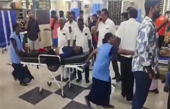 बड़ा हादसा : अभिनेता विजय की रैली में भगदड़, 31 की मौत, 50 से ज्यादा घायल 