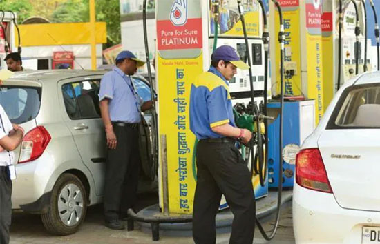 Petrol Diesel Prices : ब्रेंट क्रूड पहली बार पहुंचा 120 डॉलर, आज बदल गए पेट्रोल-डीजल के रेट 