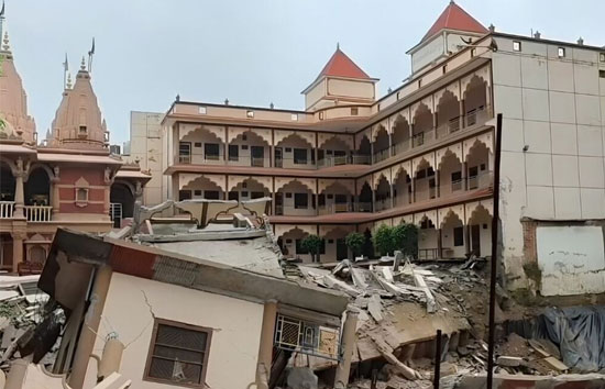प्रयागराज में आधी रात बड़ा हादसा: बारिश और लापरवाही के बीच भरभराकर गिरा स्वामीनारायण मंदिर का 3 मंजिला हिस्सा