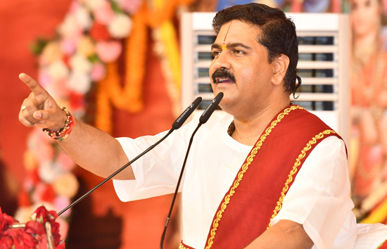 आग बबूला हुए राजन जी महाराज...किसकी मां ने दूध पिलाया है, गोली मार के दिखाओ'  वीडियो वायरल