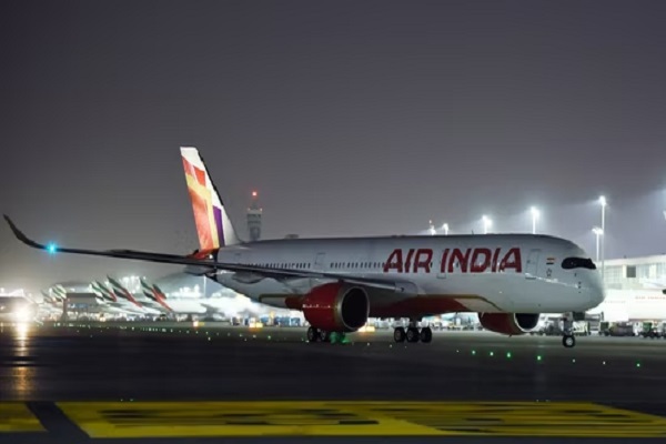 एअर इंडिया फ्लाइट में हुआ बड़ा दिक्क्त आधी रात को उतारे गए 200 से अधिक यात्री