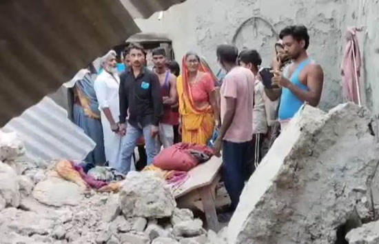 अमेठी के जामो में दर्दनाक हादसा, कच्चे मकान की दीवार गिरने से मां-बेटी की मौत, बेटे की हालत गंभीर