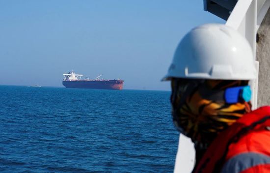 होर्मुज से गुजर रहे जहाजों पर फायरिंग, भारतीय जहाज भी शामिल ईरान के  राजदूत तालाब 