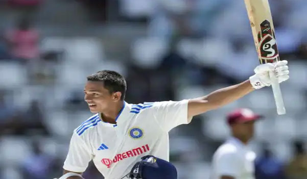 IND vs ENG : छक्के के साथ यशस्वी जायसवाल ने जड़ा शतक, इंग्लैंड के गेंदबाज पस्त
