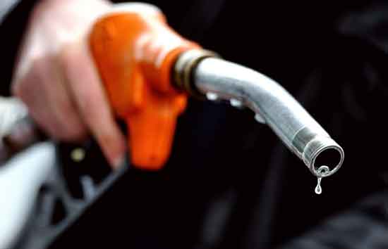 महंगा हो सकता है पेट्रोल-डीजल! एक महीने में हजारों करोड़ का नुकसान,  कंपनियां बढ़ा सकती  35 रुपये तक दाम