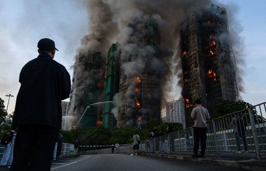 हॉन्ग कॉन्ग : कई अपार्टमेंट में लगी भीषण आग, 44 लोगों की मौत, 300 लापता