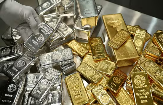 सोना-चांदी की कीमतों में जबरदस्त उछाल, कीमती धातुओं का भाव भी रिकार्ड स्‍तर पर पहुंचा 