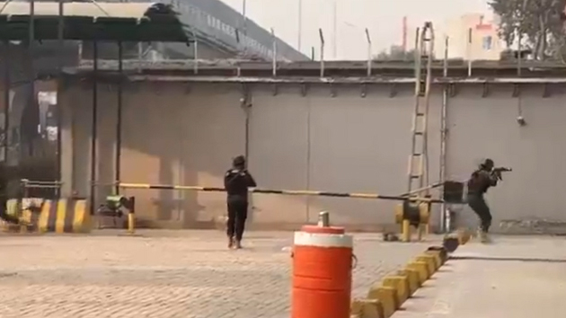 पाकिस्तान : पेशावर में सेना ठिकाने के पास धमाका,  हेडक्वार्टर में घुसे हमलावर, फायरिंग जारी