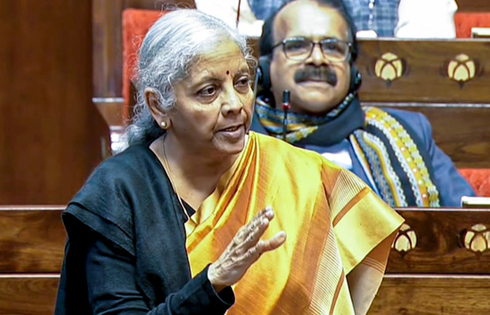 वित्त मंत्री निर्मला सीतारमण ने ममता सरकार पर बोला हमला, कहा-बंगाल में बम चलता है, कानून नहीं