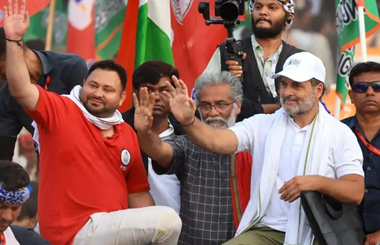 पीएम मोदी की मां को अपशब्द कहे जाने मामले में राहुल गांधी-तेजस्वी के खिलाफ केस दर्