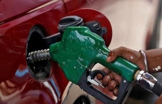 Petrol Diesel Price Today : डीजल 5 रुपए हुआ सस्ता, पेट्रोल की कीमत में भी हुआ कम 