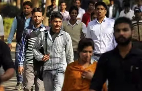 यूपी में टूटा बेरोजगारी का रिकॉर्ड, 32 हजार सीट पर 29 लाख की भीड़, एक पद के लिए 89 दावेदार 