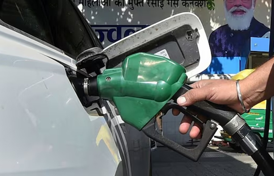 Petrol Diesel Price : आज बढ़ गए पेट्रोल-डीजल के दाम, फटाफट चेक करें ताजा रेट  