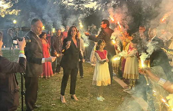 अमेरिका की उपराष्ट्रपति कमला हैरिस ने भारतीयों के साथ मनाई दिवाली 