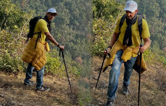 पहाड़ों की सैर पर निकले अभिनेता ऋतिक रोशन, हाथ में नजर आई स्टिक-और कंधे पर दिखा बैग