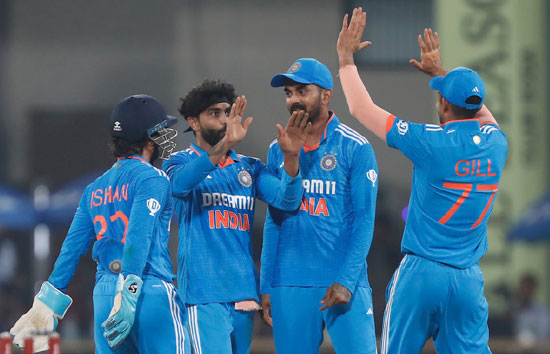 IND vs AUS : गिल और अय्यर का शतक, भारत ने ऑस्ट्रेलिया को 99 रन से हराया