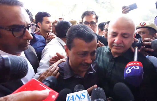 AAP भ्रष्ट नहीं, कट्टर ईमानदार...कोर्ट से बरी होते ही रोने लगे केजरीवाल