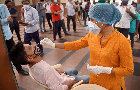 coronavirus in india : यूपी में सरकारी दफ्तर, स्कूल-कॉलेज और अस्पताल मास्क पहनना हुआ अनिवार्य, सरकार ने जारी की नई गाइडलाइन