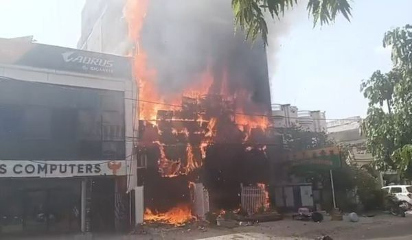 अलीगंज अग्निकांड के बाद एक्शन में एलडीए, मालिक से माँगा 15 दिन में नहीं दिया जवाब तो ईमारत होगी ध्वस्त 
