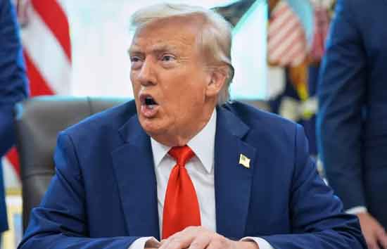 ईरान की आर्थिक चोट देने की तैयारी में ट्रंप, कहा-ना खार्ग से तेल निकालने देगा, ना बंदर अब्बास से जहाज